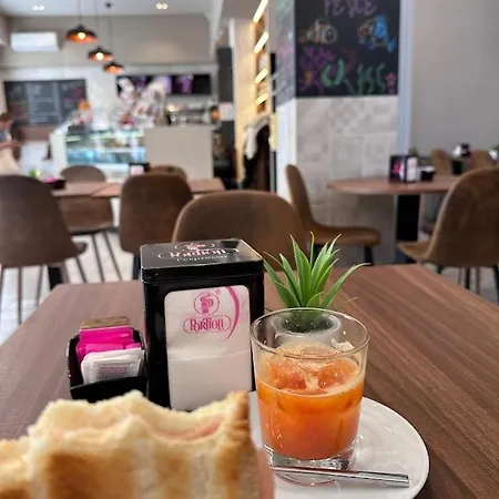 Morgagni Suites- Elegante Bilocale Con Tram T1 Sotto Casa Lägenhet *