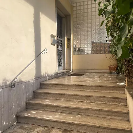 Morgagni Suites- Elegante Bilocale Con Tram T1 Sotto Casa Lägenhet *