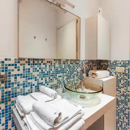 Morgagni Suites- Elegante Bilocale Con Tram T1 Sotto Casa Апартаменты *